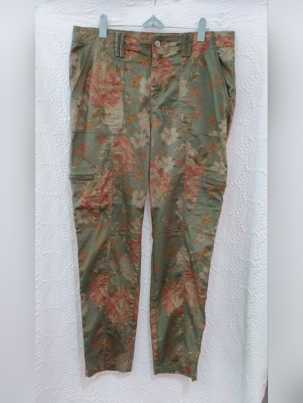 NWT Chico’s Floral Cargo Ankle Casual Pants - Straight Leg Stretch Utility